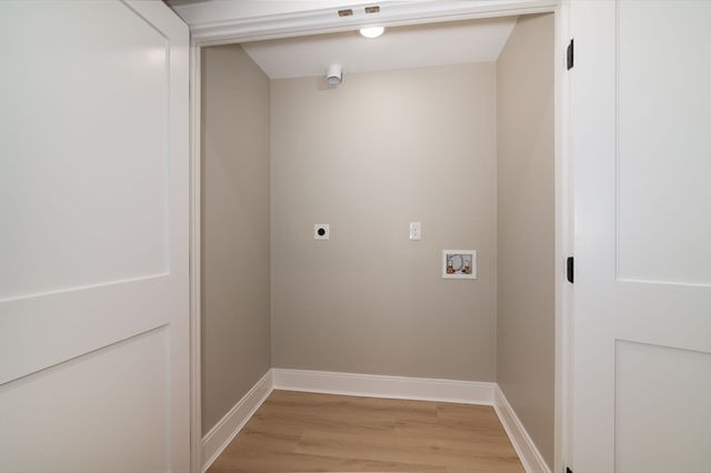 13 Arlington St A, Somerville, MA 02145