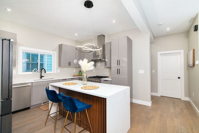 13 Arlington St A, Somerville, MA 02145