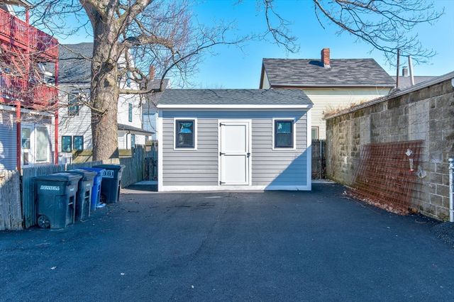 13 Arlington St A, Somerville, MA 02145