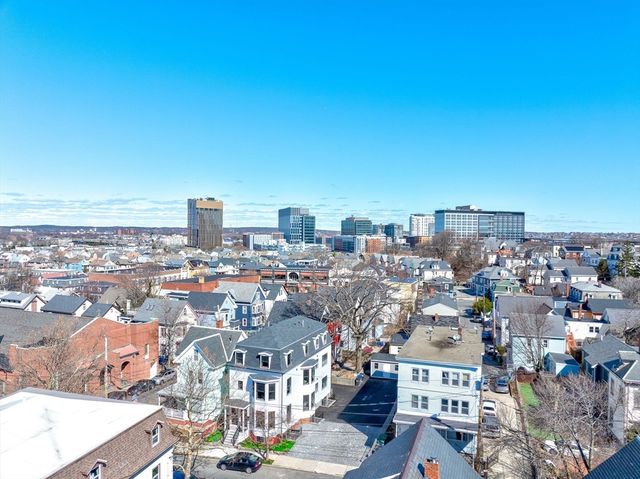 13 Arlington St A, Somerville, MA 02145