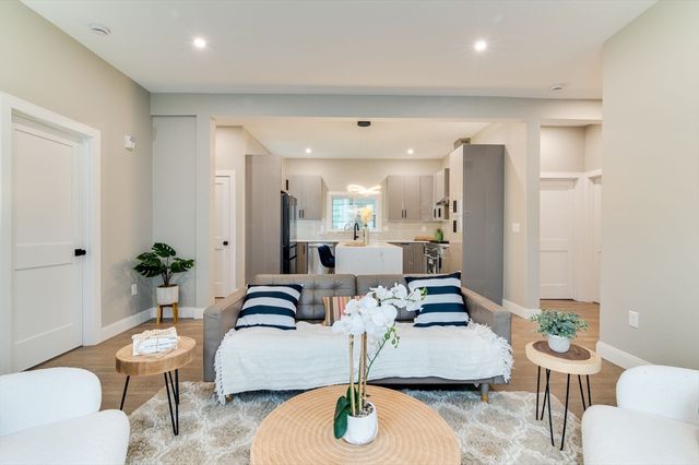 13 Arlington St A, Somerville, MA 02145