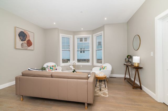 13 Arlington St A, Somerville, MA 02145