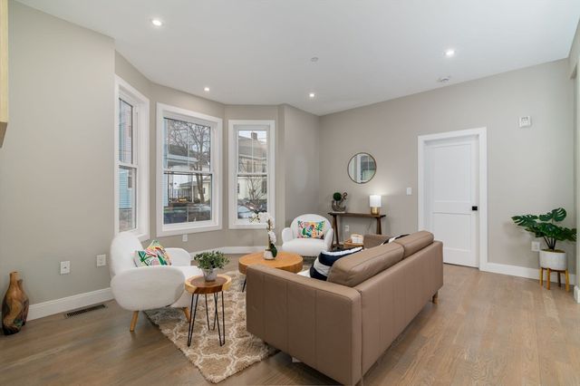 13 Arlington St A, Somerville, MA 02145