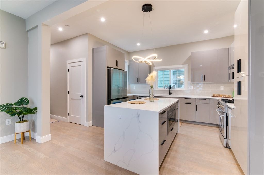 13 Arlington St A, Somerville, MA 02145