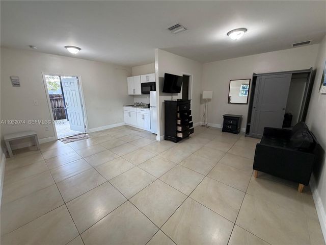 808 NW 19th St c, Fort Lauderdale, FL 33311