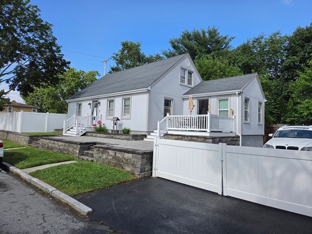 10 Wayne St, Fall River, MA 02721