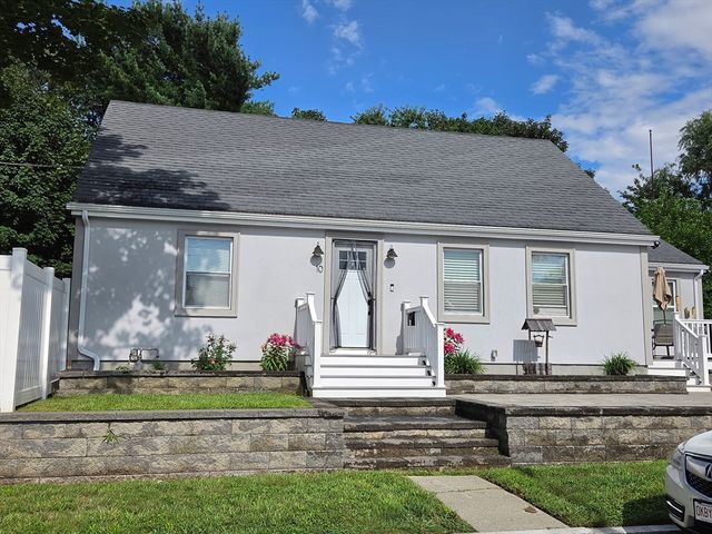 10 Wayne St, Fall River, MA 02721