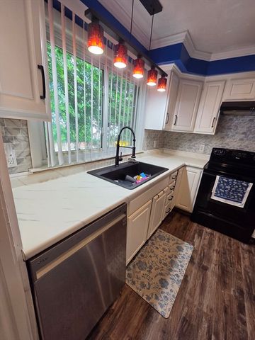 10 Wayne St, Fall River, MA 02721