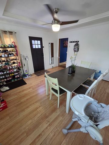 10 Wayne St, Fall River, MA 02721