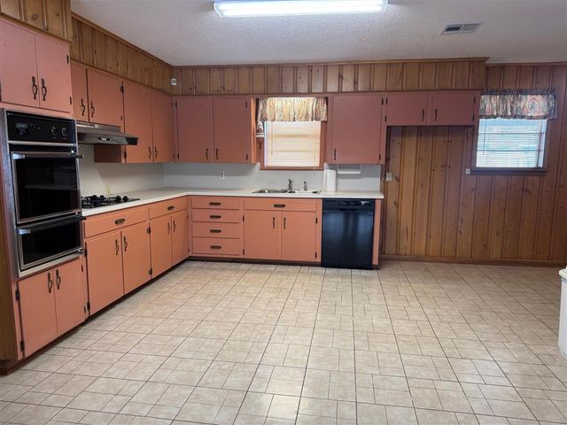 130 Spring Street, Lake Charles, LA 70605