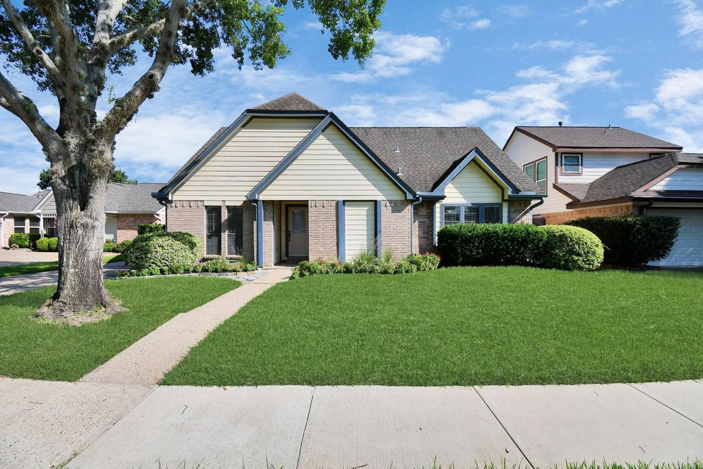 315 Muirwood Lane, Sugar Land, TX 77498