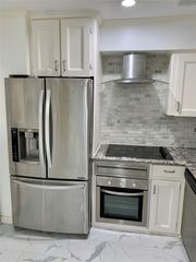909 Silber Rd Road 57J, Houston, TX 77024