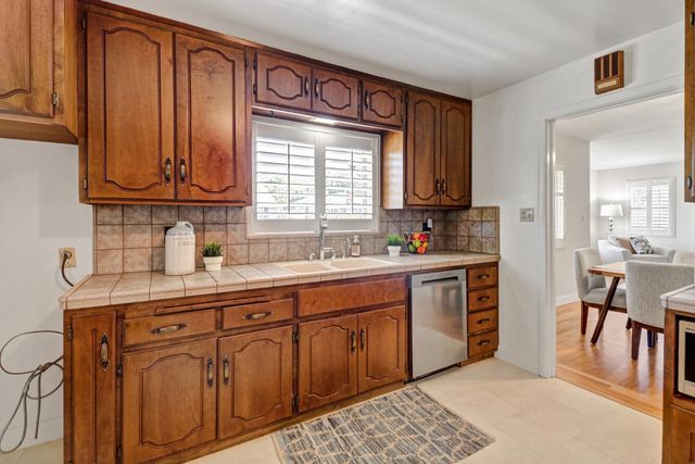 5506 C St, Sacramento, CA 95819