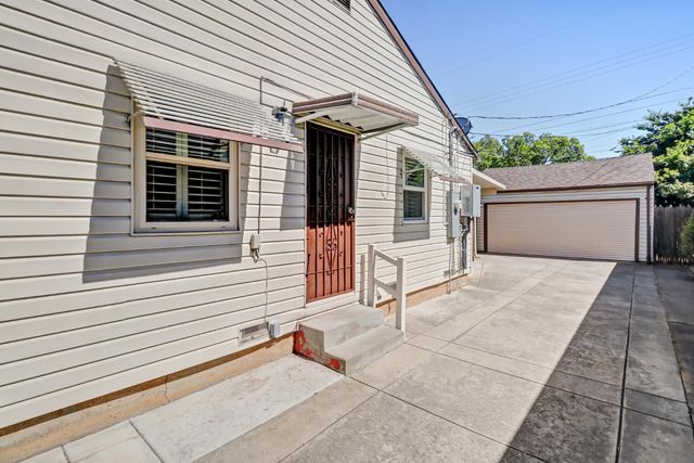 5506 C St, Sacramento, CA 95819