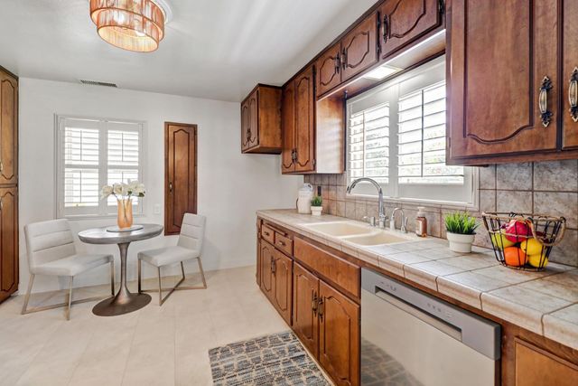 5506 C St, Sacramento, CA 95819