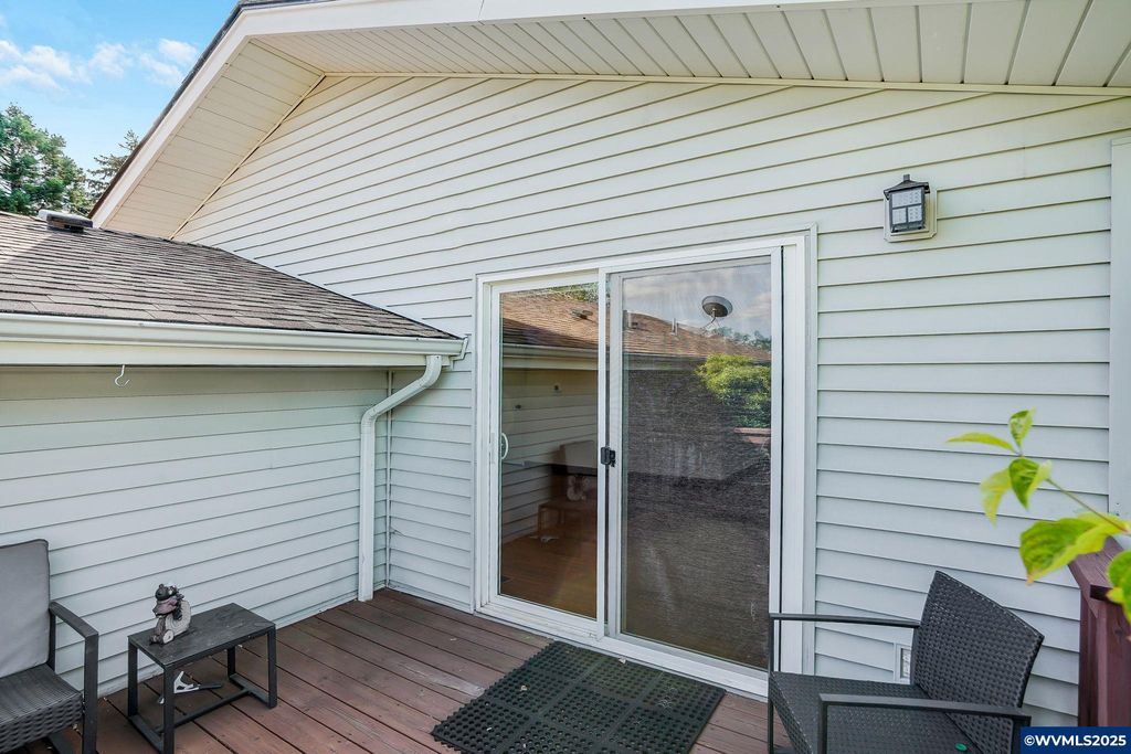 Image 28 of property listing at 2858 Oakcrest Dr NW, Salem, OR 97304