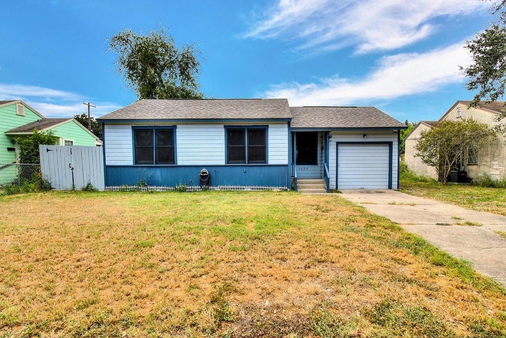 1629 Green Grove Dr, Corpus Christi, TX 78415