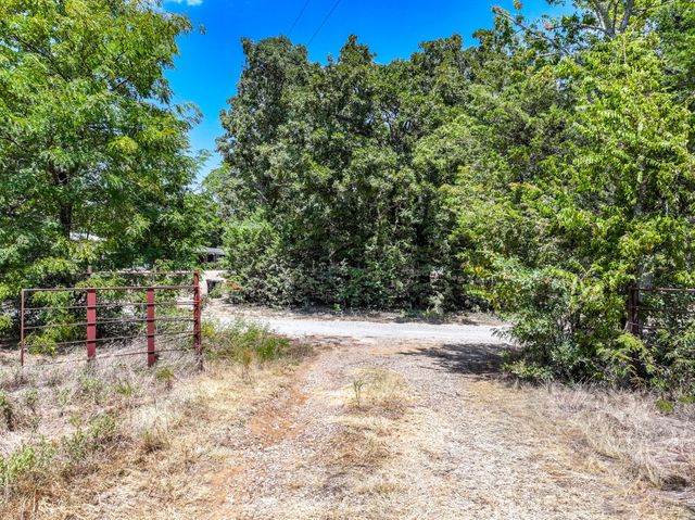 000 County Road 2615, Ivanhoe, TX 75447