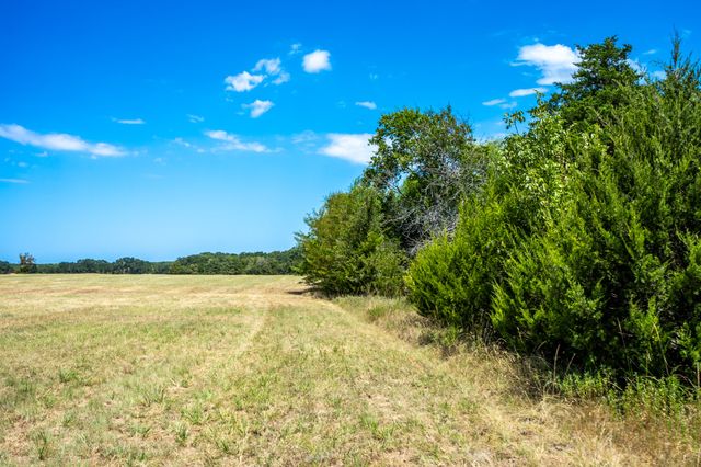 000 County Road 2615, Ivanhoe, TX 75447
