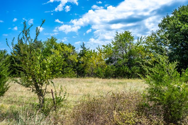 000 County Road 2615, Ivanhoe, TX 75447