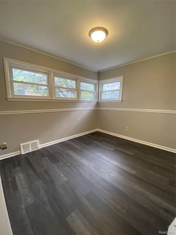 20202 Lancaster Street, Harper Woods, MI 48225