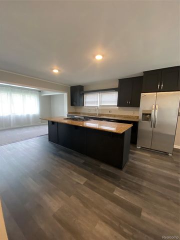 20202 Lancaster Street, Harper Woods, MI 48225