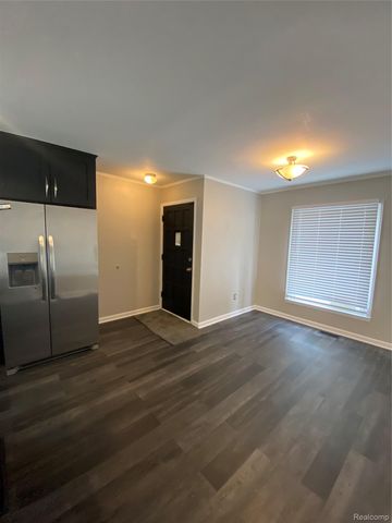 20202 Lancaster Street, Harper Woods, MI 48225