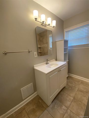 20202 Lancaster Street, Harper Woods, MI 48225