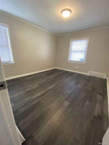 20202 Lancaster Street, Harper Woods, MI 48225