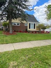 20202 Lancaster Street, Harper Woods, MI 48225
