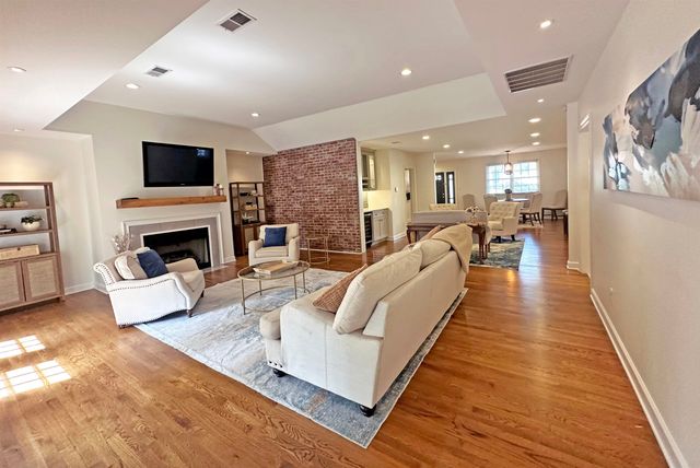 3815 N MONTCLAIR DR, Memphis, TN 38111