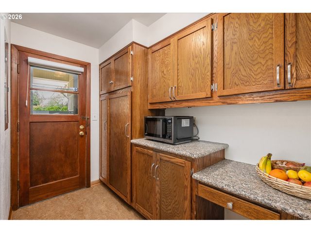 10831 Ne OREGON St, Portland, OR 97220