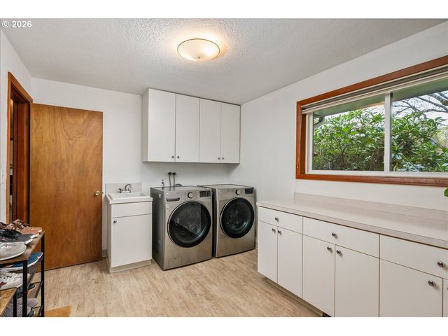 10831 Ne OREGON St, Portland, OR 97220