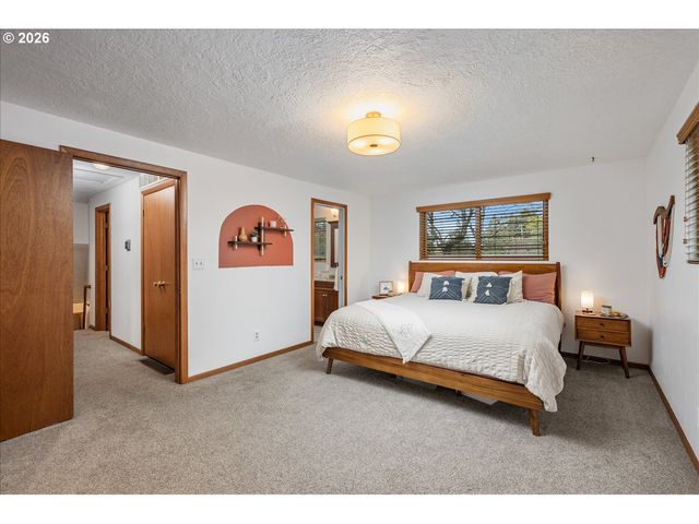 10831 Ne OREGON St, Portland, OR 97220