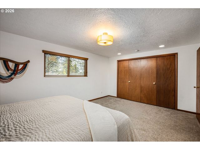 10831 Ne OREGON St, Portland, OR 97220