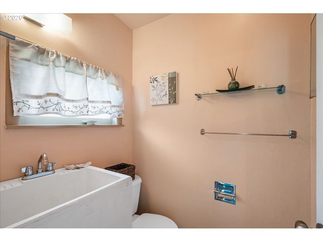 10831 Ne OREGON St, Portland, OR 97220