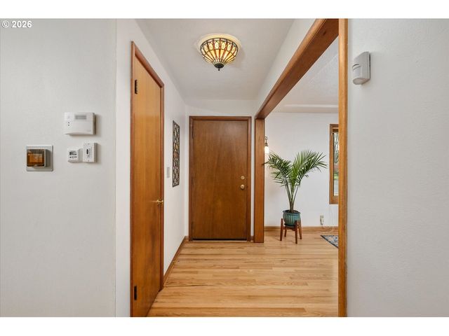 10831 Ne OREGON St, Portland, OR 97220