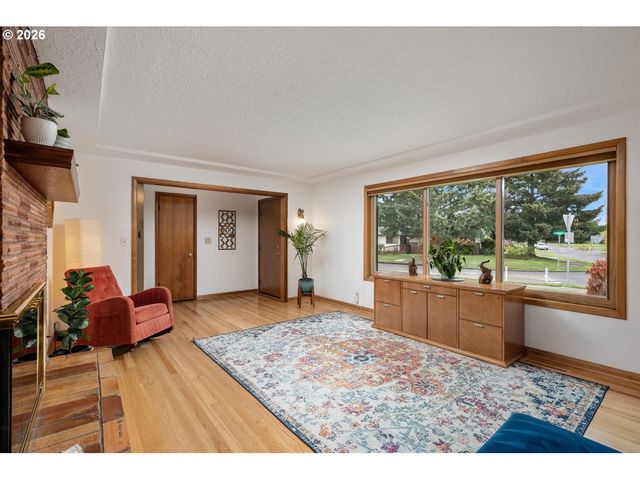 10831 Ne OREGON St, Portland, OR 97220