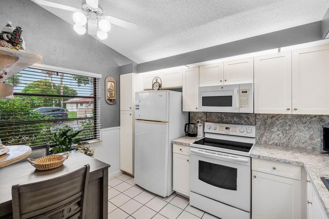 6215 Kings Gate Circle, Delray Beach, FL 33484