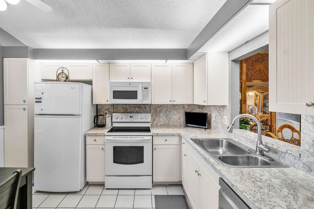 6215 Kings Gate Circle, Delray Beach, FL 33484