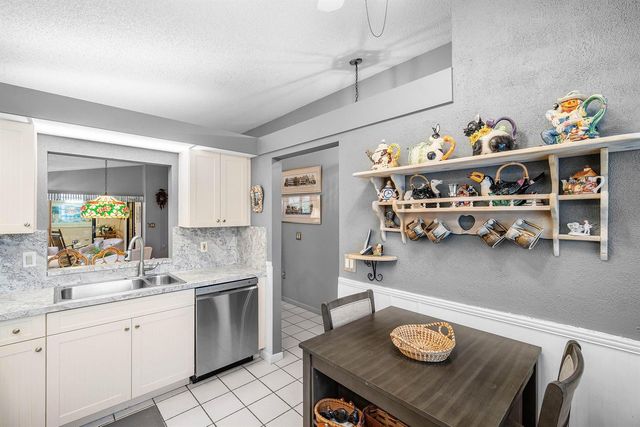 6215 Kings Gate Circle, Delray Beach, FL 33484