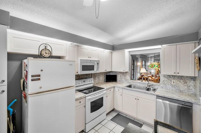 6215 Kings Gate Circle, Delray Beach, FL 33484