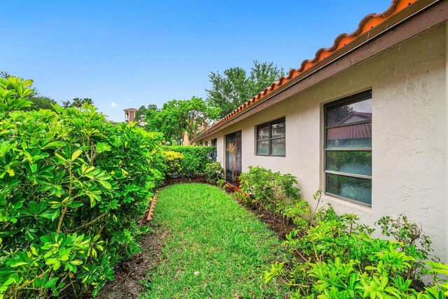6215 Kings Gate Circle, Delray Beach, FL 33484