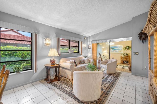 6215 Kings Gate Circle, Delray Beach, FL 33484