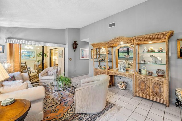 6215 Kings Gate Circle, Delray Beach, FL 33484