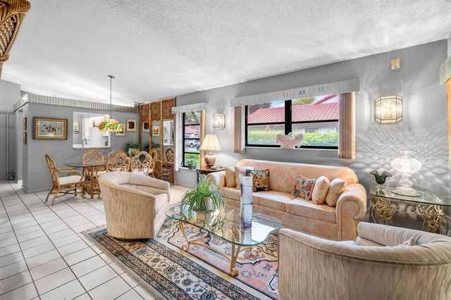 6215 Kings Gate Circle, Delray Beach, FL 33484