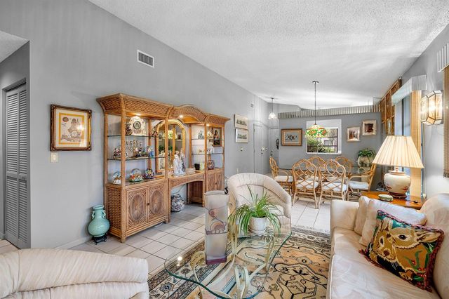 6215 Kings Gate Circle, Delray Beach, FL 33484
