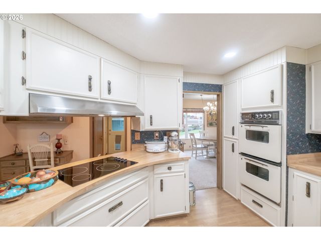 2120 ROBINS Ln Se 73A, Salem, OR 97306