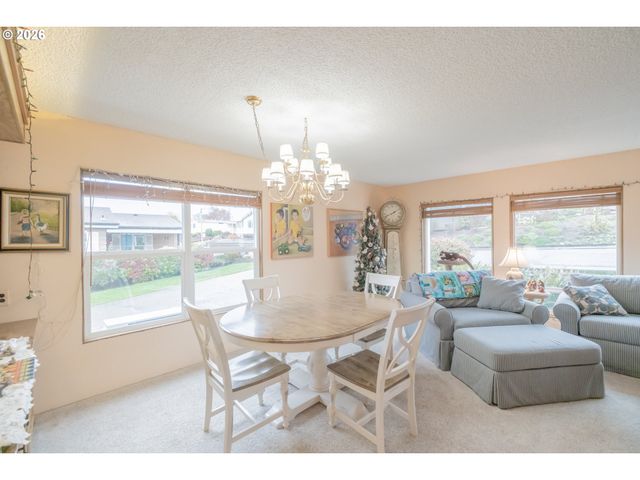 2120 ROBINS Ln Se 73A, Salem, OR 97306