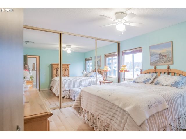 2120 ROBINS Ln Se 73A, Salem, OR 97306